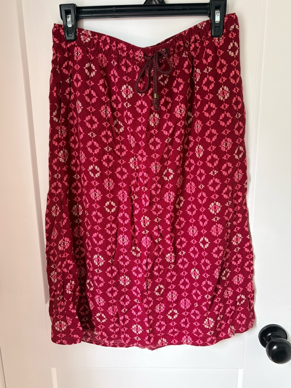 Eddie Bauer Red Patterned A Line Midi Skirt with Drawstring